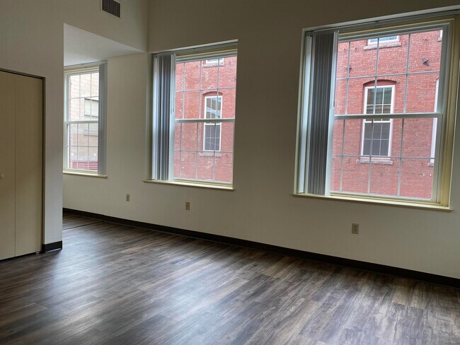 Building Photo - 30 Hanover St