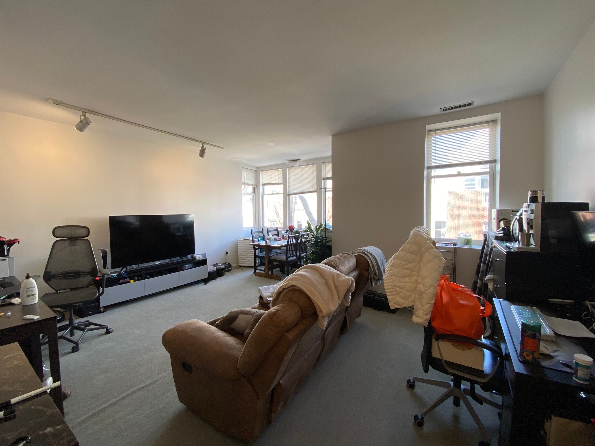 Building Photo - 218 Thorndike St