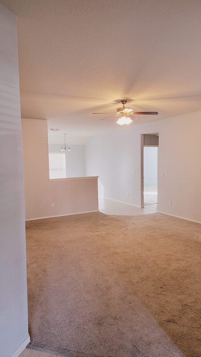 Building Photo - 904 SW Green World St