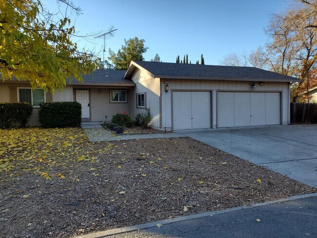 Building Photo - Gorgeous 3 Bedroom, 2 Bath home in great l...