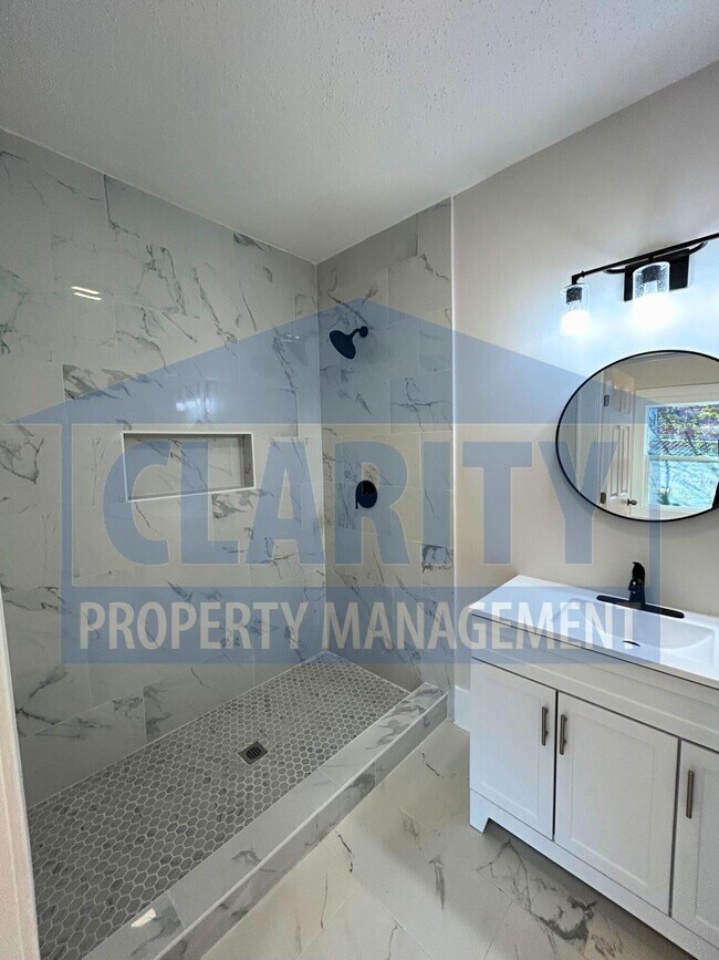 Building Photo - 1417 Tunnel Blvd