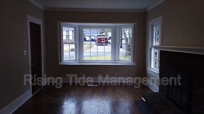 Building Photo - 104 Walker Ave