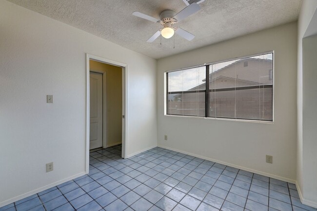 Building Photo - Amazing Three Bedroom in Heart of Rio Rancho!