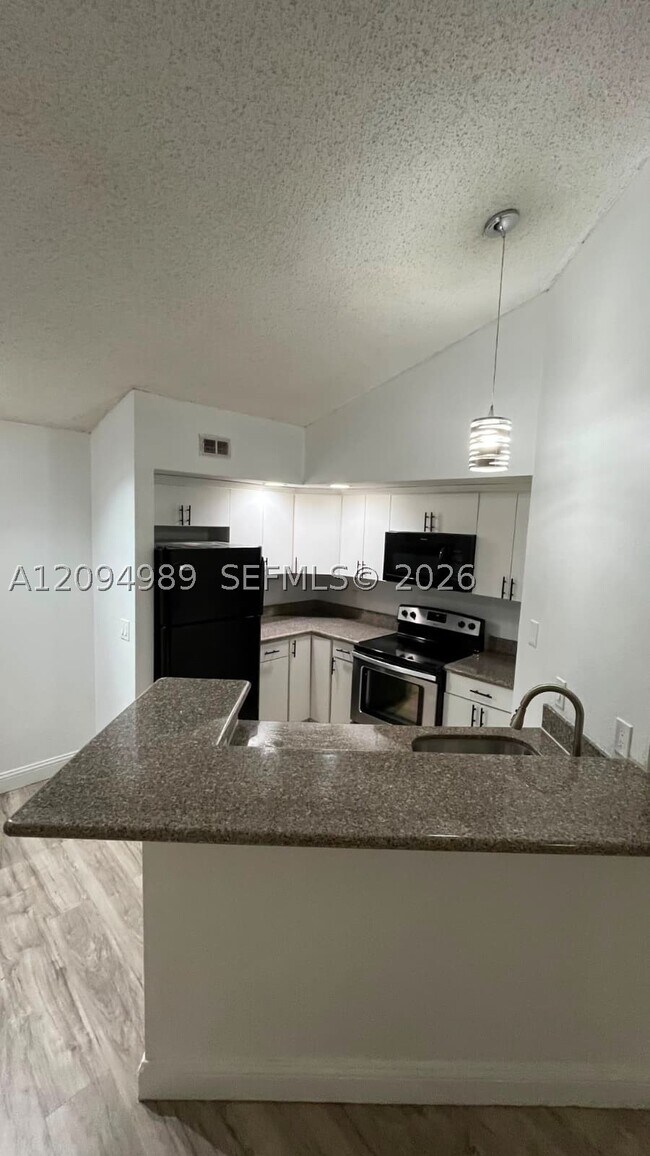 Building Photo - 701 Vista Isles Dr