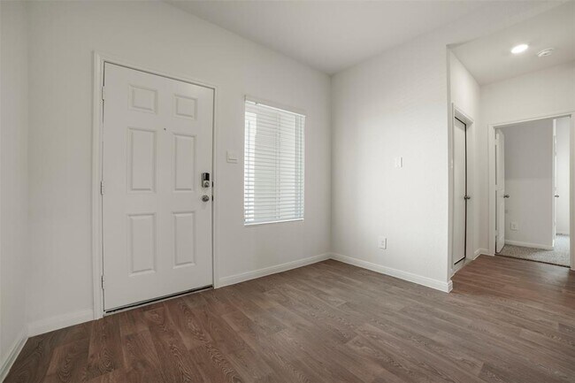 Building Photo - 313 LAS LOMAS Dr