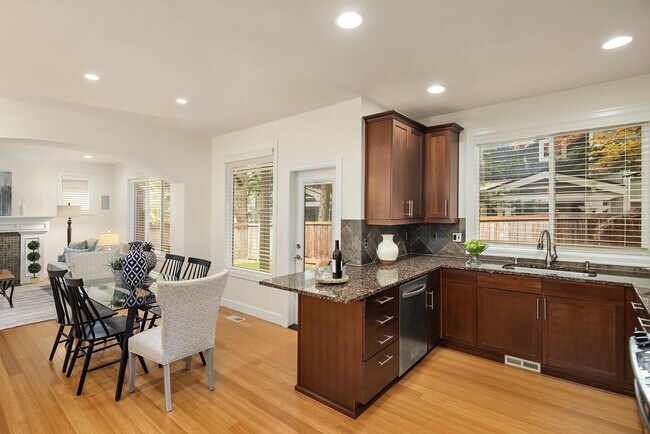 Building Photo - 12316 NE 86th Way