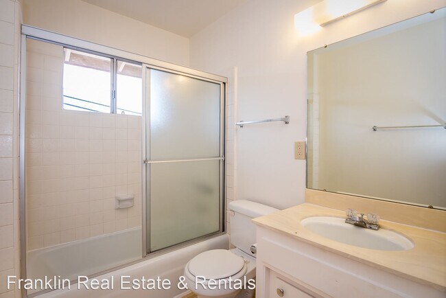 Building Photo - 2 br, 1.5 bath House - 755 Pacific Apt #3