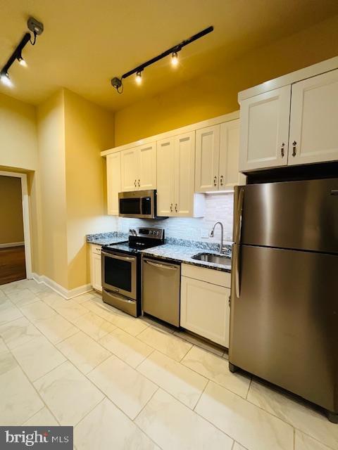 Building Photo - 338 N Charles St