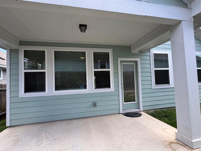 Building Photo - 209 Pitchfork Dr