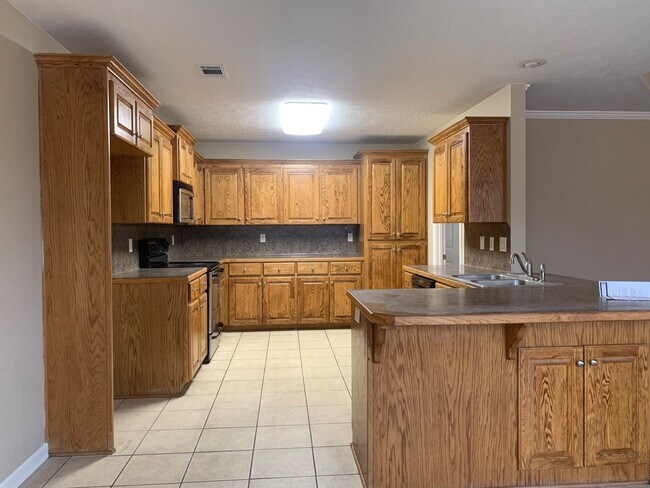 Building Photo - 2404 Canterbury Ct