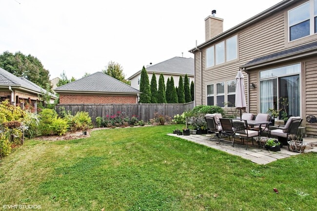 Building Photo - 800 Deroo Lp