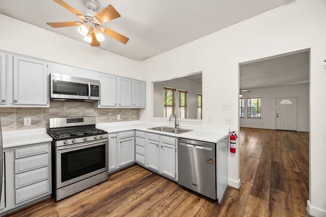 Building Photo - 1912 Shearn St