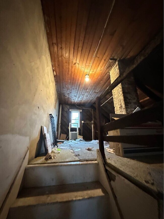 Building Photo - 1250 S 6th Ave