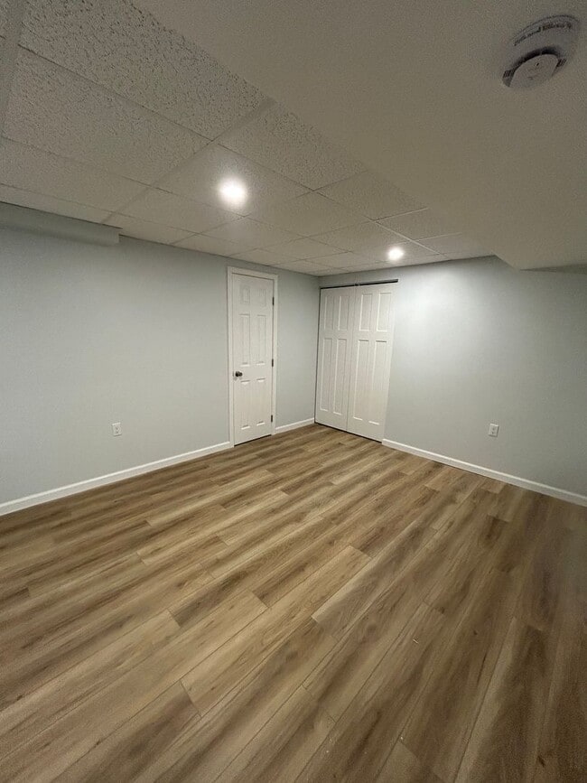 Building Photo - 506 Crescent Boulevard Extension