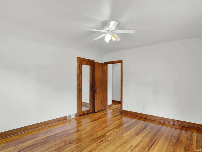 Building Photo - 916 E Maxwell Ln