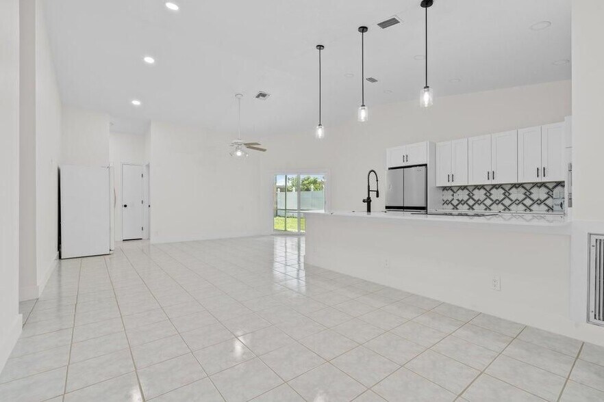 Building Photo - 48 Bentwater Cir