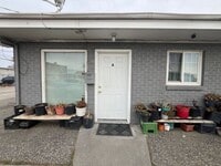 Building Photo - 928 W Ruby St