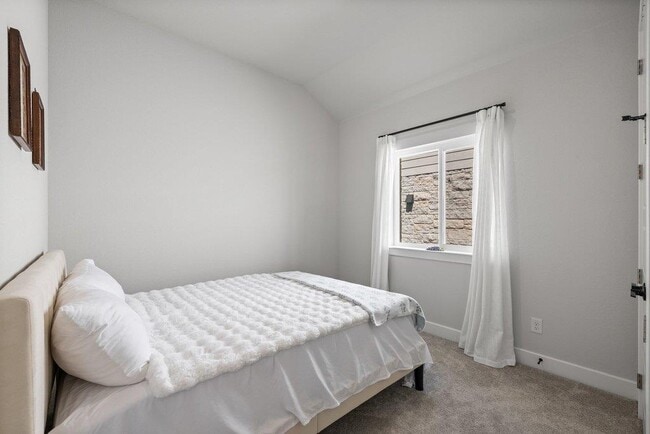 Building Photo - 8408 Grenadier Dr