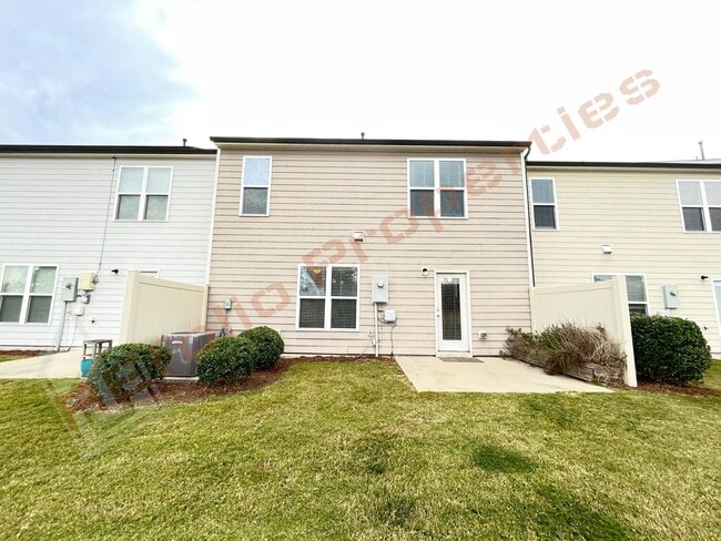 Building Photo - Beautiful 3 Bedroom, 2.5 Bathroom Townhome...
