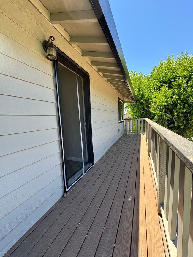 Building Photo - Available Now! 3 Bed/1.5 Bath Close to Downtown Lodi