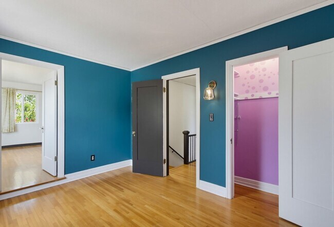 Building Photo - Historic Charm Meets Modern Living – Stunning 5 Bedroom Home on Iconic Myrtle Avenue
