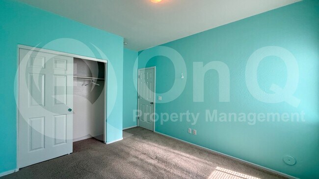 Building Photo - 2131 E Yellowstone Pl