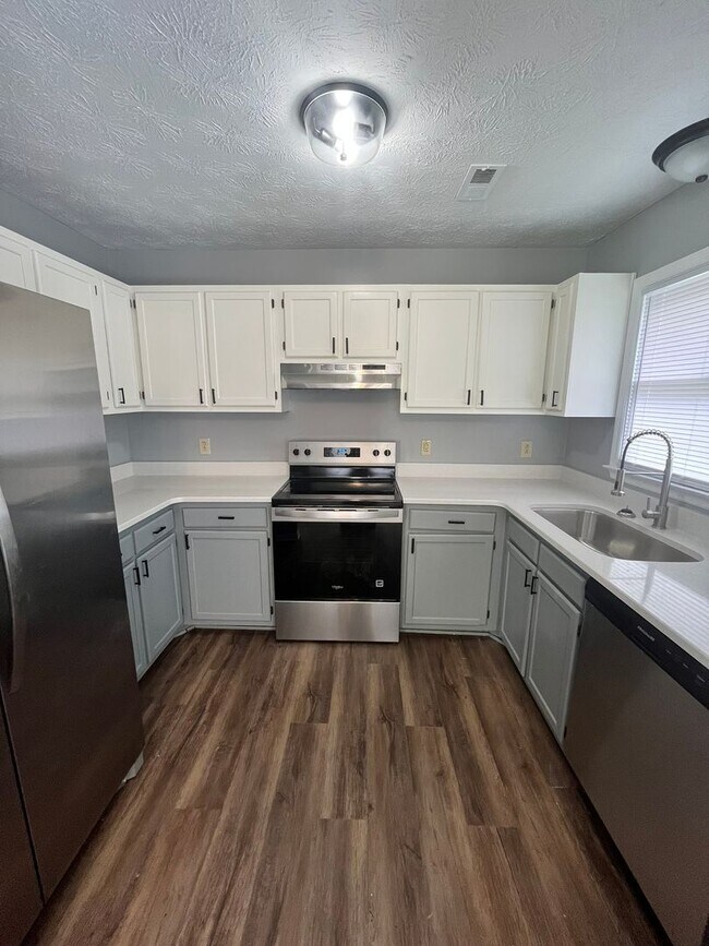 Building Photo - 2815 Rosemeade Dr