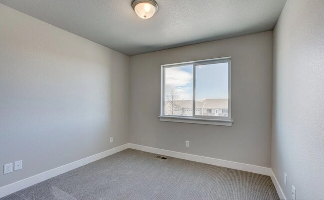 Building Photo - Modern 2 bed, 2.5 bath Townhome in Wellington, CO- Available July 10th!