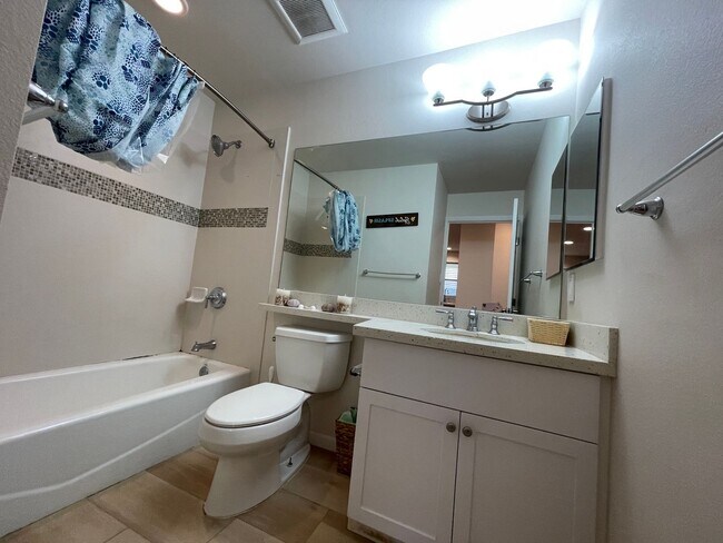 Building Photo - Fully Furnished 3 Bedroom/2 Bathroom