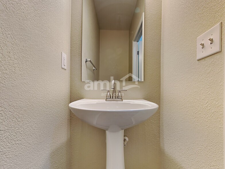 Building Photo - 451 Baler Ct