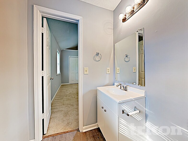 Building Photo - 4580 Woodcroft Cove