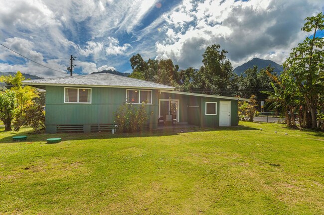 Building Photo - Downtown Hanalei, walk to town and beach, ...