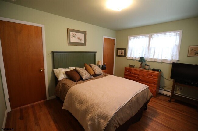 Building Photo - 14 S Swarthmore Ave