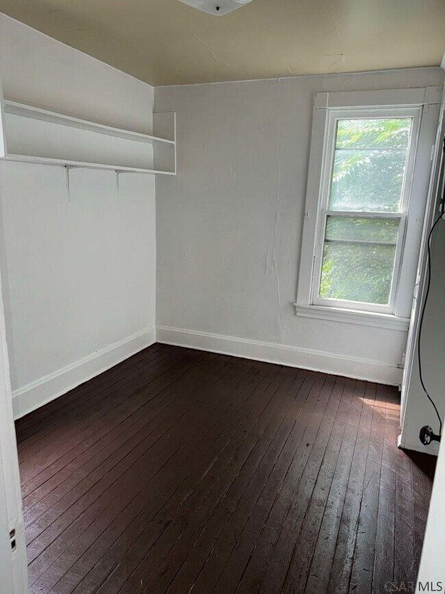 Building Photo - 86 Golde St