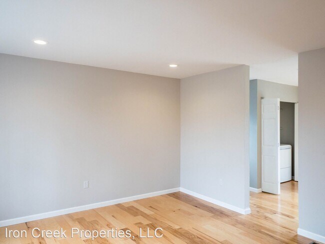 Building Photo - 3 br, 2 bath House - 16 King Arthur Place