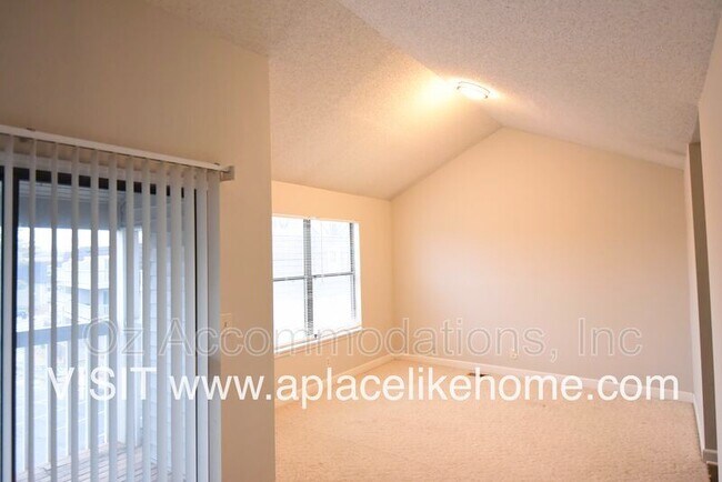 Building Photo - 8741 W 106th Terrace
