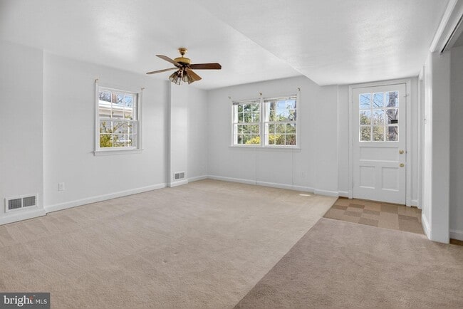 Building Photo - 5405 Ridgefield Rd