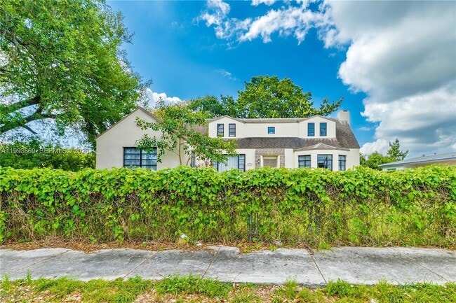 Building Photo - 1238 NE 112th St