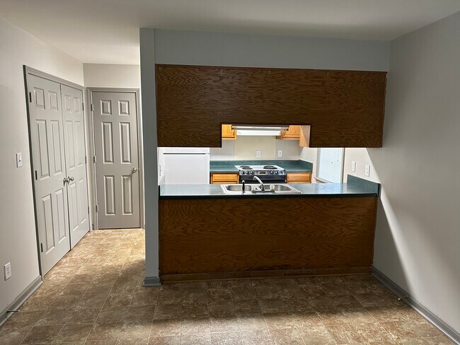 Building Photo - 905 W Jackson St