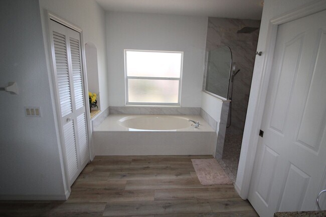 Building Photo - Short Term Rental ** Available 11/1/25 ** 3 Bed/2 Bath Pool Home ** Punta Gorda Isles** $7,500/mo