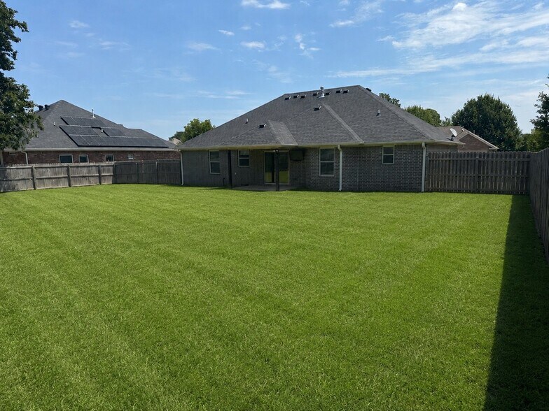 Building Photo - 489 North Drewrys Bluff Drive
