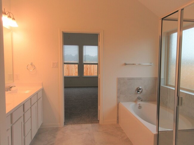 Building Photo - Carneros Ranch 3-bedroom/2-bath Home - Leander ISD