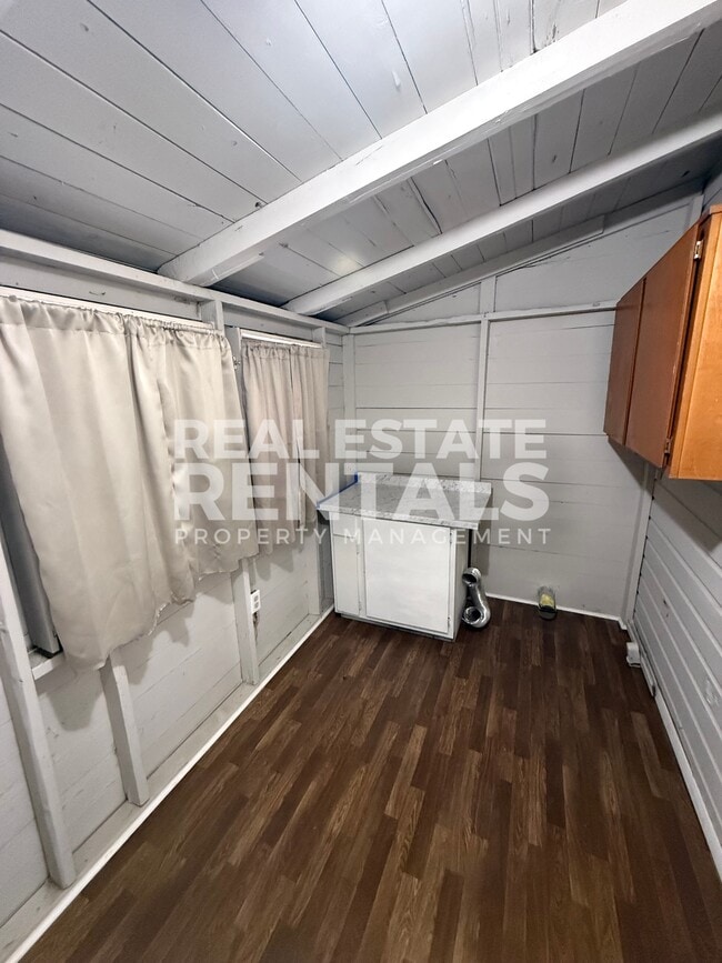 Building Photo - 1036 Glendale Ave