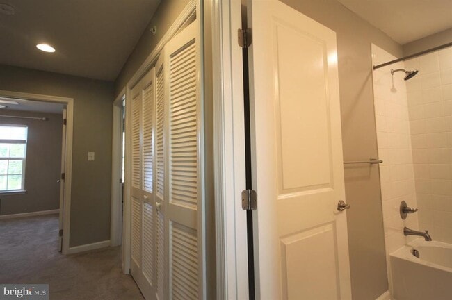 Building Photo - 228 Compass Dr