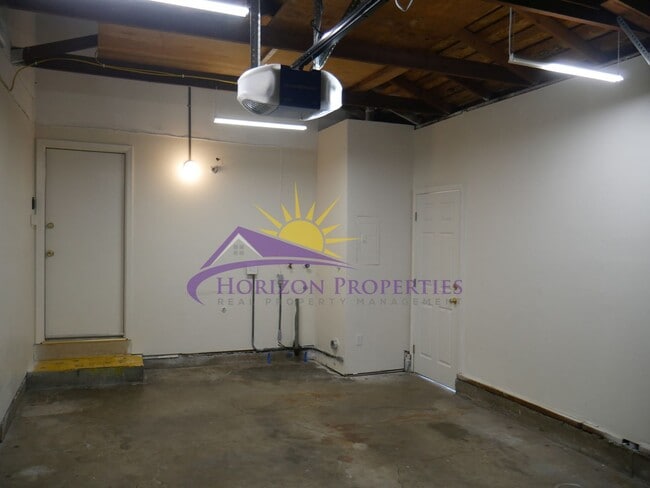 Building Photo - 7296 Farm Dale Wy