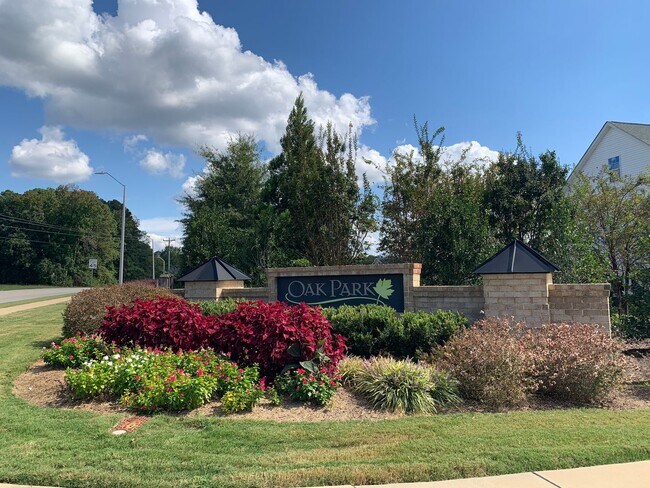 Building Photo - AMAZING LOCATION, Fantastic 4 Bed Home, in...