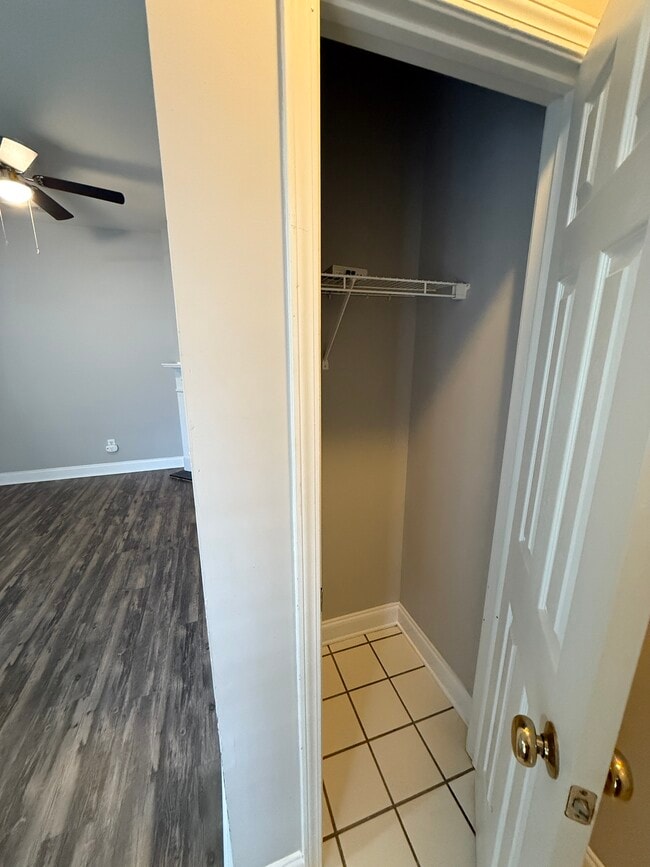 Building Photo - 917 Shearer St