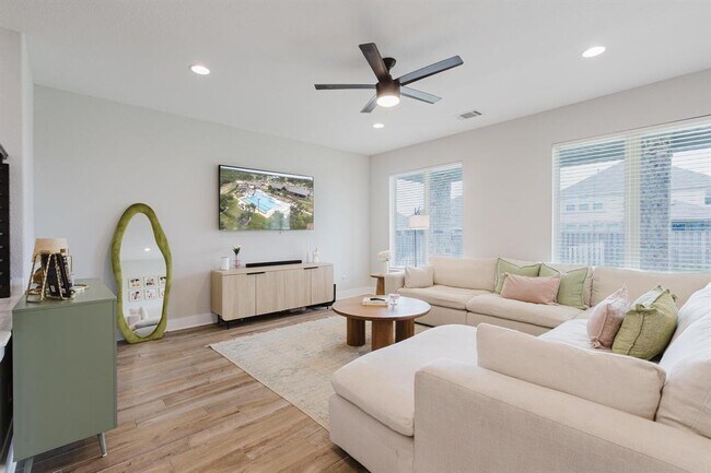 Building Photo - 1104 Lickety Ln