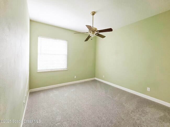 Building Photo - 949 SE Gardenbrook Ct