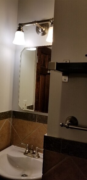 Building Photo - 1745 Kilbourne Pl NW